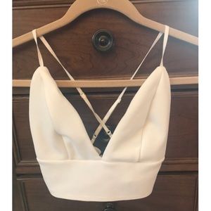 White v neck crop top